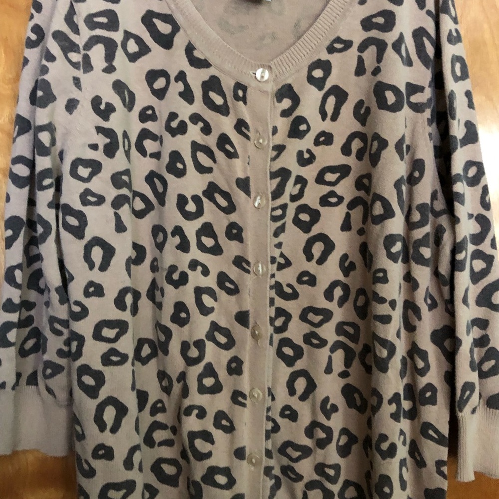 cheetah  3/4 sleeve button front cardigan size L